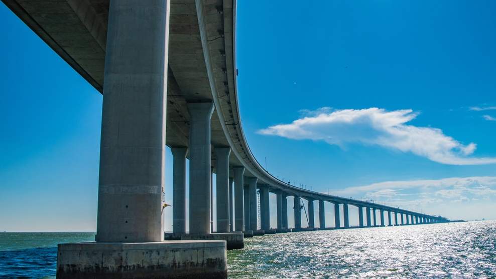 港珠澳大桥往来旅客量突破1亿人次