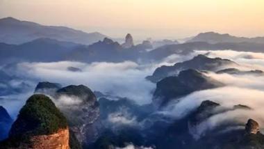 迎接第十三个“中国旅游日”——旅游添彩美好生活