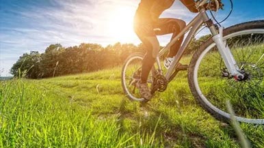 推进户外运动与旅游深度融合