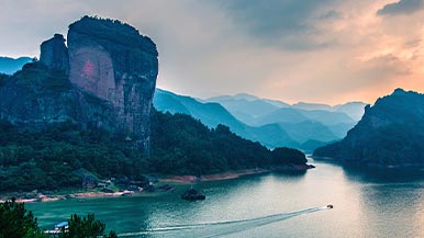 铜钹深处觅清凉