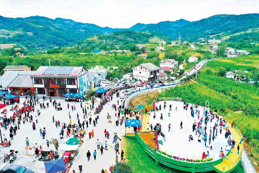 “蚕桑+旅游”让明星村成为“明星”