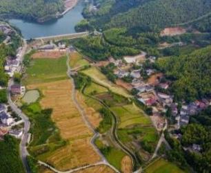 靠水吃水的安吉渔家乐