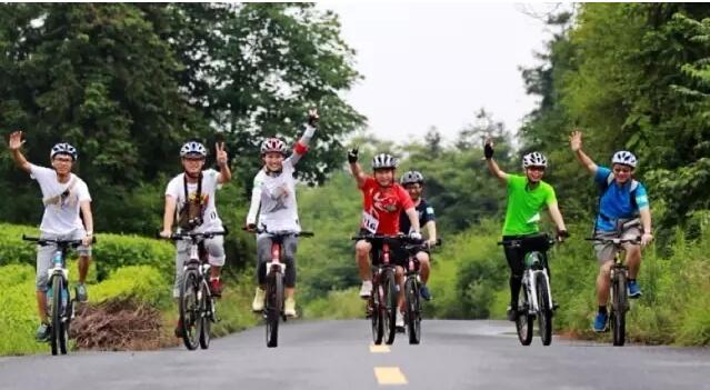 一起骑车游玩 一起骑车游玩
